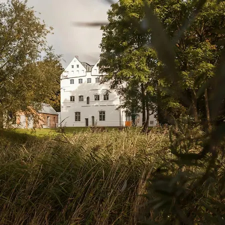 In Manor House On Ruegen Hébergement de vacances *